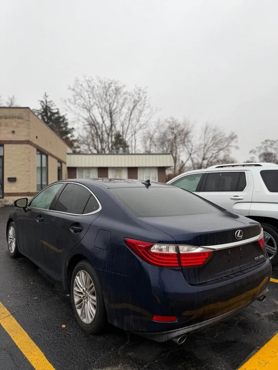 2014 Lexus ES 6th Gen - Image 3 of 8