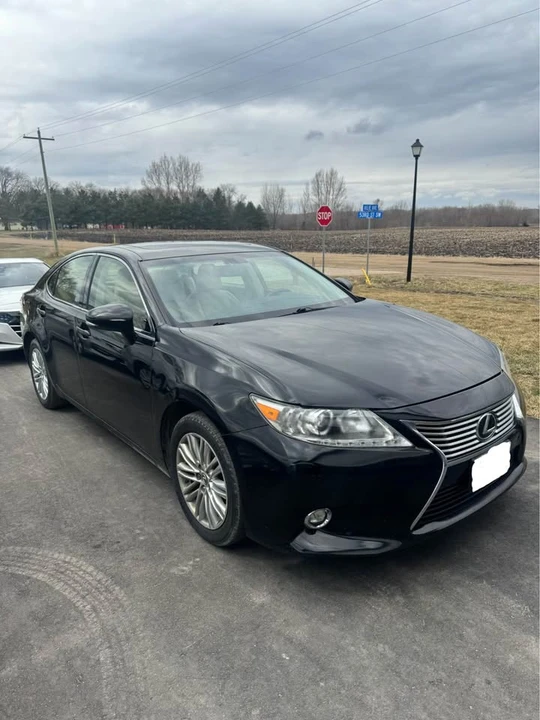 2014 Lexus ES 6th Gen - Image 2 of 5