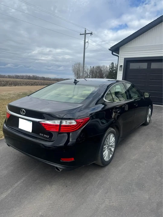 2014 Lexus ES 6th Gen - Image 4 of 5