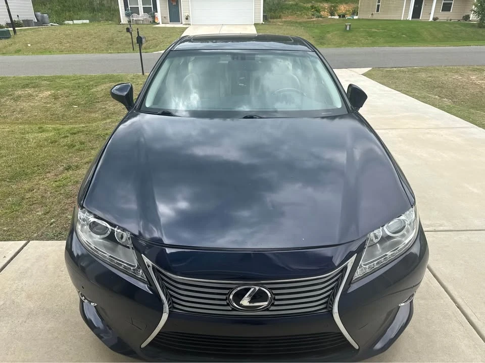 2014 Lexus ES 6th Gen - Image 2 of 4