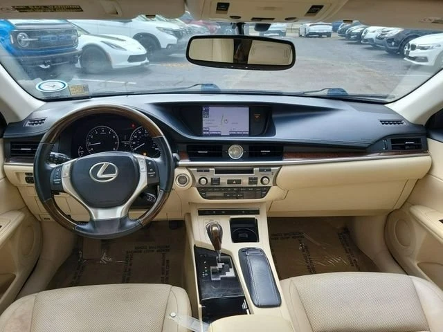 2014 Lexus ES 6th Gen - Image 7 of 12