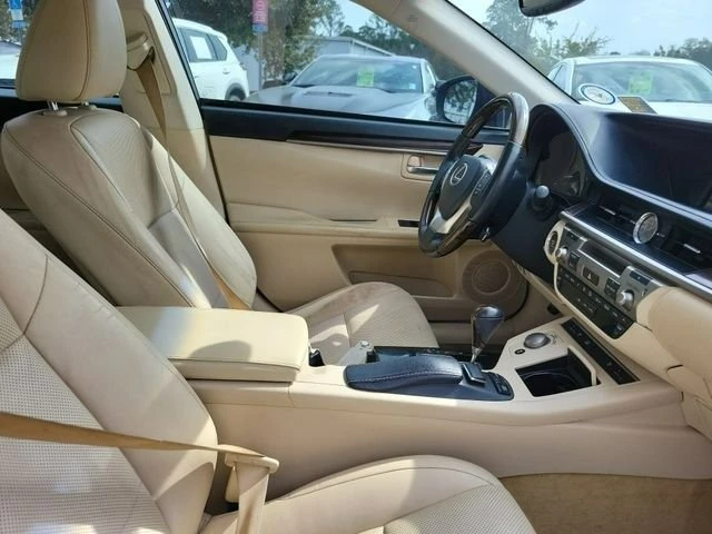 2014 Lexus ES 6th Gen - Image 12 of 12