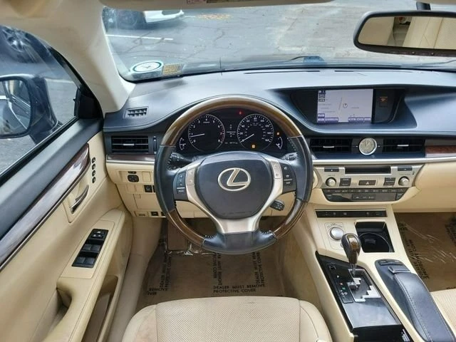 2014 Lexus ES 6th Gen - Image 5 of 12