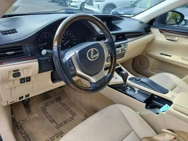 2014 Lexus ES 6th Gen - Image 4 of 12