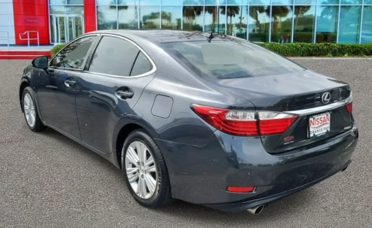 2014 Lexus ES 6th Gen - Image 3 of 12