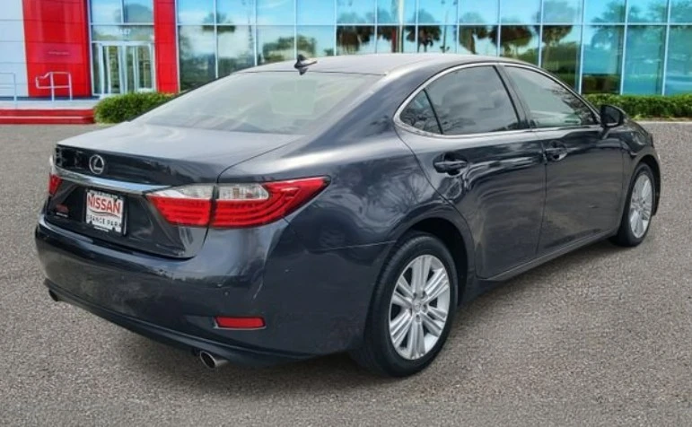 2014 Lexus ES 6th Gen - Image 2 of 12