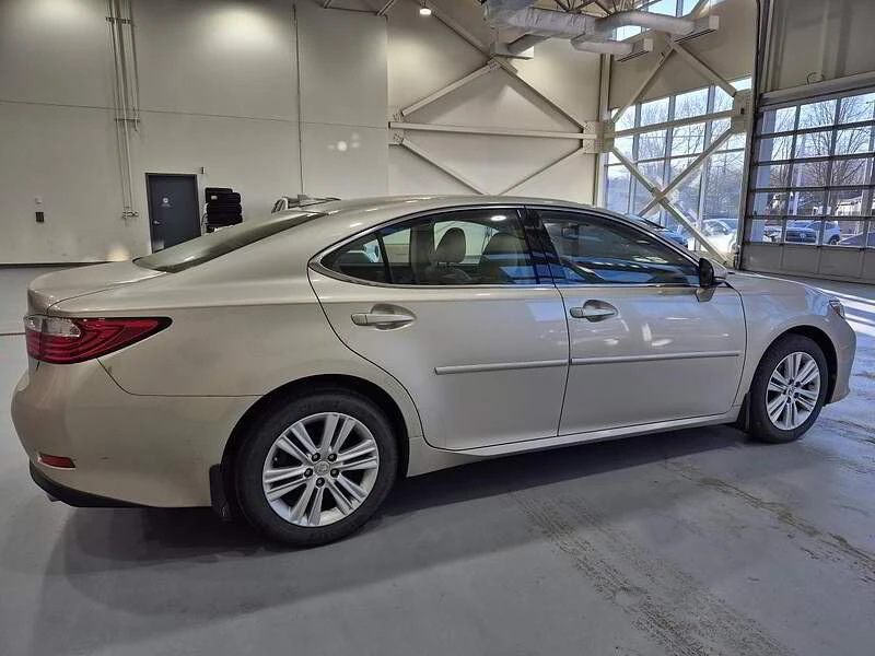 2014 Lexus ES 6th Gen - Image 2 of 7