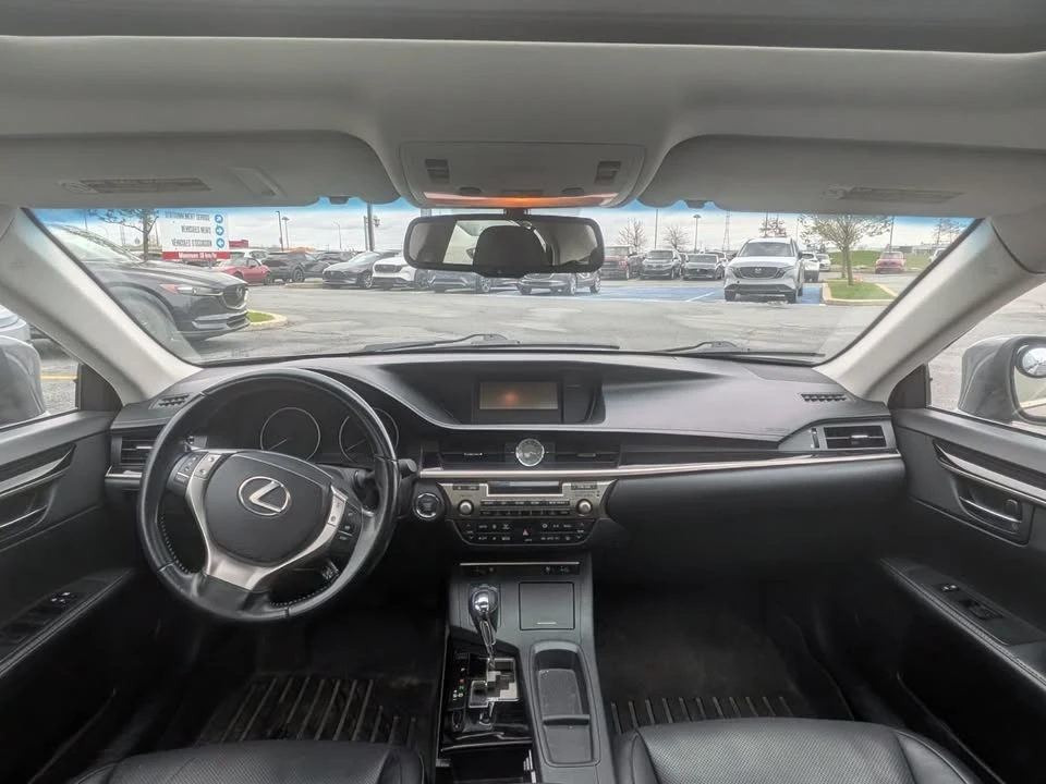 2014 Lexus ES 6th Gen - Image 10 of 12