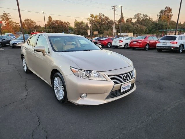 2014 Lexus ES 6th Gen - Image 7 of 20
