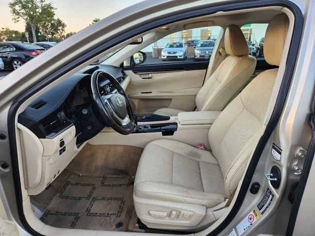 2014 Lexus ES 6th Gen - Image 9 of 20