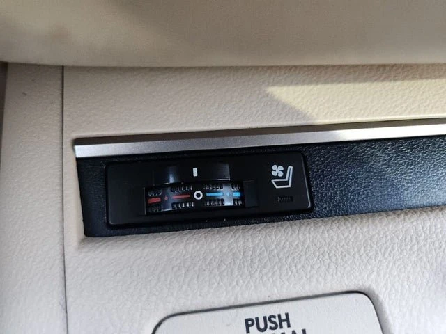 2014 Lexus ES 6th Gen - Image 16 of 20