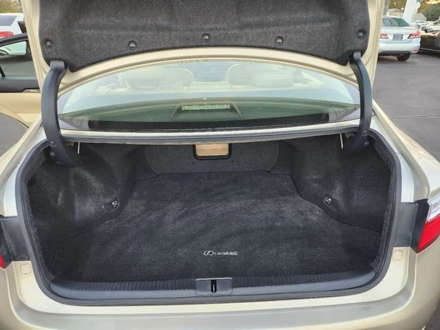 2014 Lexus ES 6th Gen - Image 11 of 20
