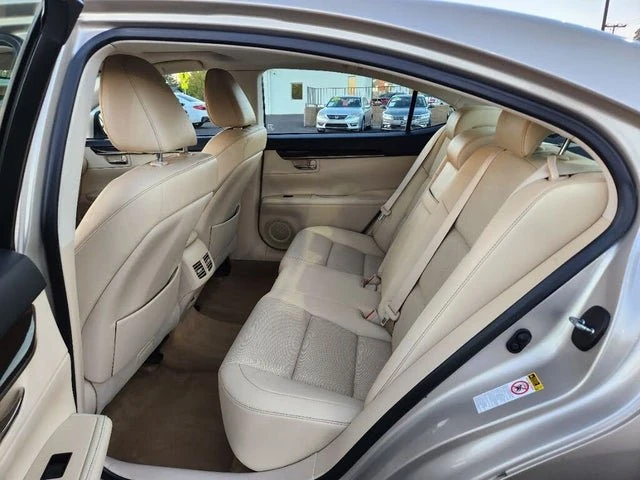 2014 Lexus ES 6th Gen - Image 10 of 20