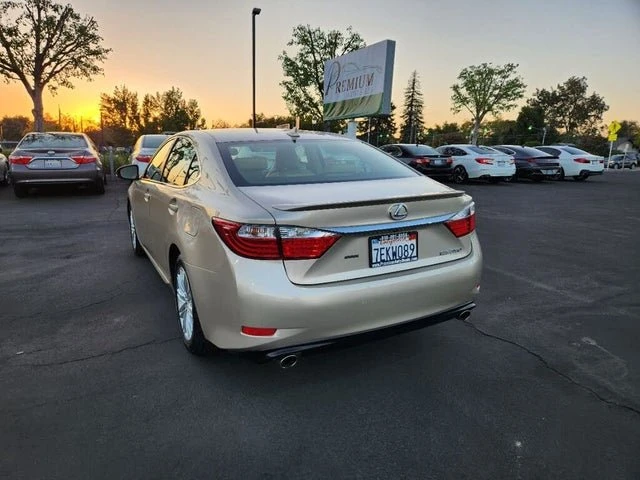 2014 Lexus ES 6th Gen - Image 3 of 20