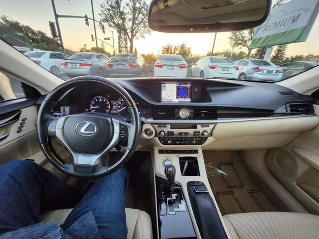2014 Lexus ES 6th Gen - Image 14 of 20