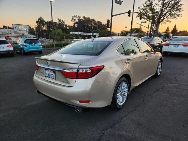 2014 Lexus ES 6th Gen - Image 5 of 20