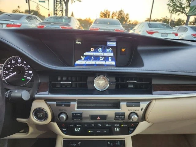 2014 Lexus ES 6th Gen - Image 15 of 20