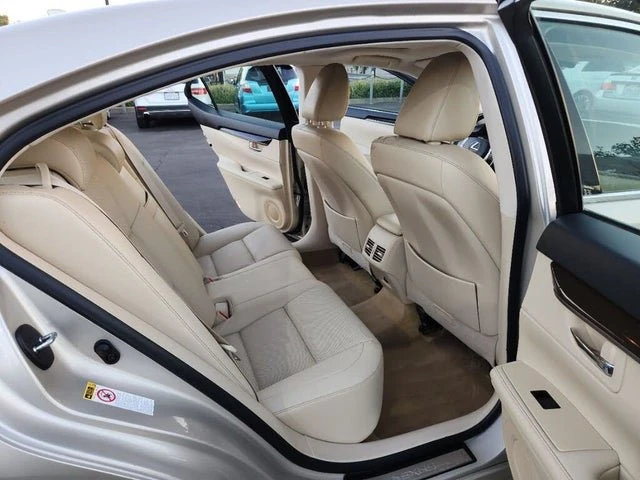 2014 Lexus ES 6th Gen - Image 12 of 20