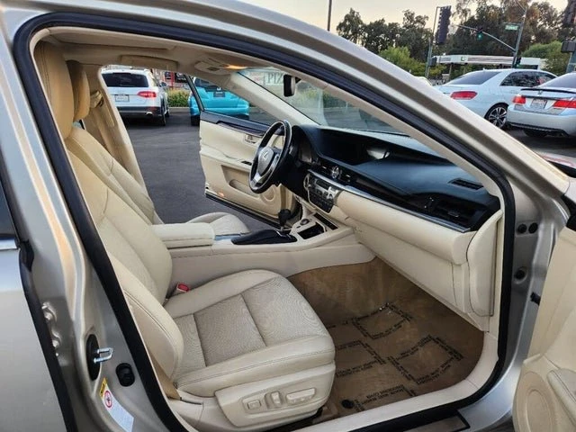 2014 Lexus ES 6th Gen - Image 13 of 20