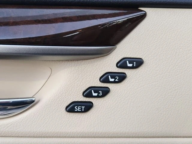 2014 Lexus ES 6th Gen - Image 19 of 20