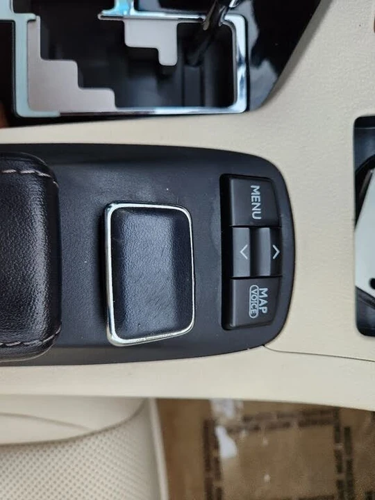 2014 Lexus ES 6th Gen - Image 17 of 20