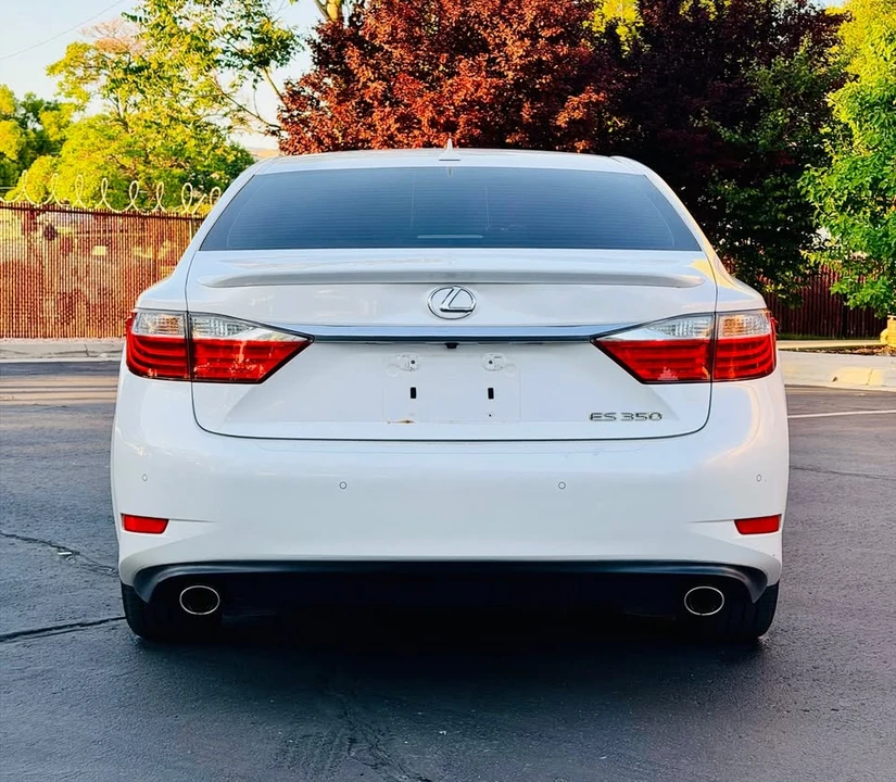 2014 Lexus ES 6th Gen - Image 4 of 18