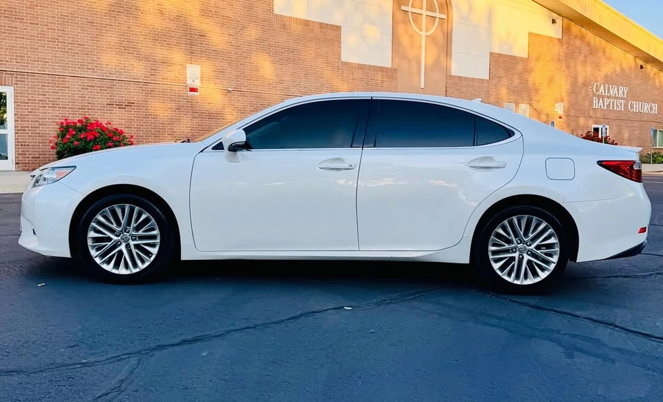 2014 Lexus ES 6th Gen - Image 6 of 18