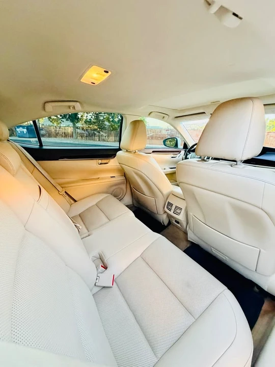 2014 Lexus ES 6th Gen - Image 13 of 18