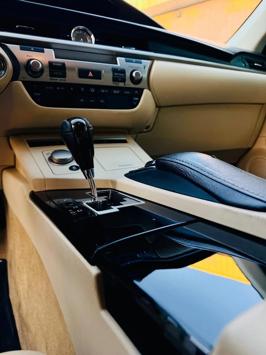 2014 Lexus ES 6th Gen - Image 18 of 18