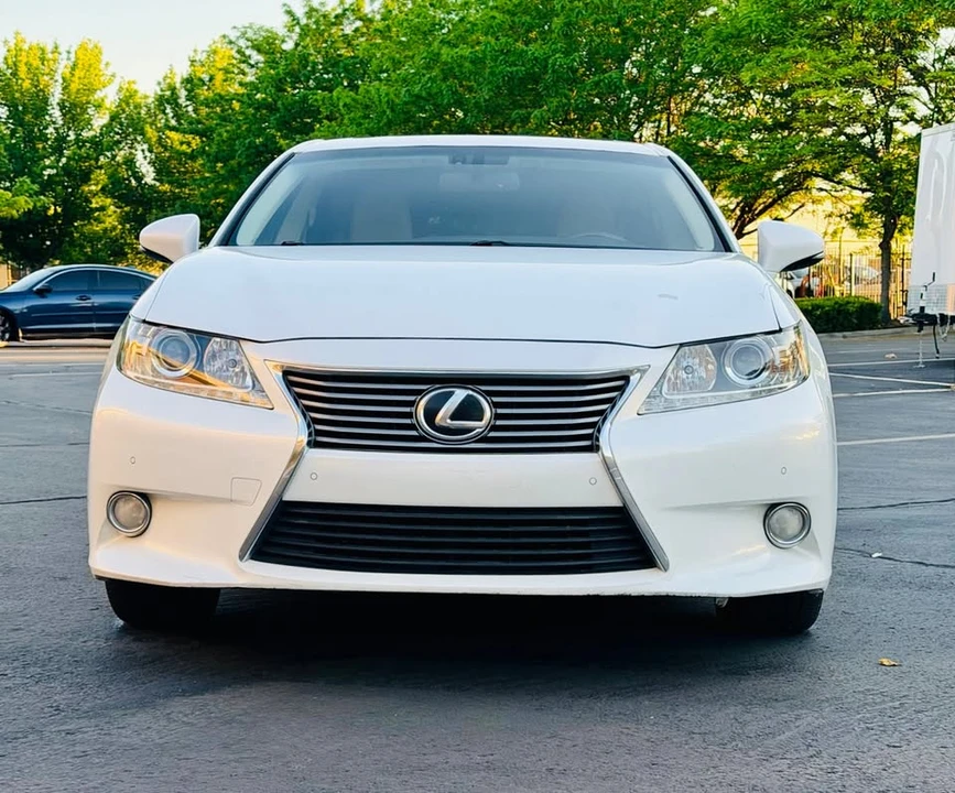 2014 Lexus ES 6th Gen - Image 7 of 18