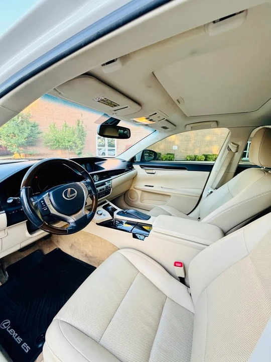 2014 Lexus ES 6th Gen - Image 9 of 18