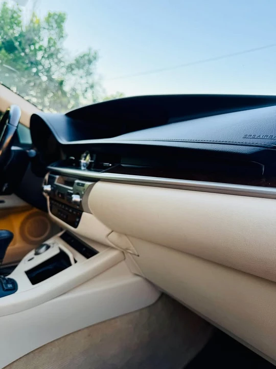 2014 Lexus ES 6th Gen - Image 15 of 18
