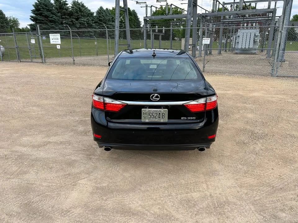 2014 Lexus ES 6th Gen - Image 3 of 20