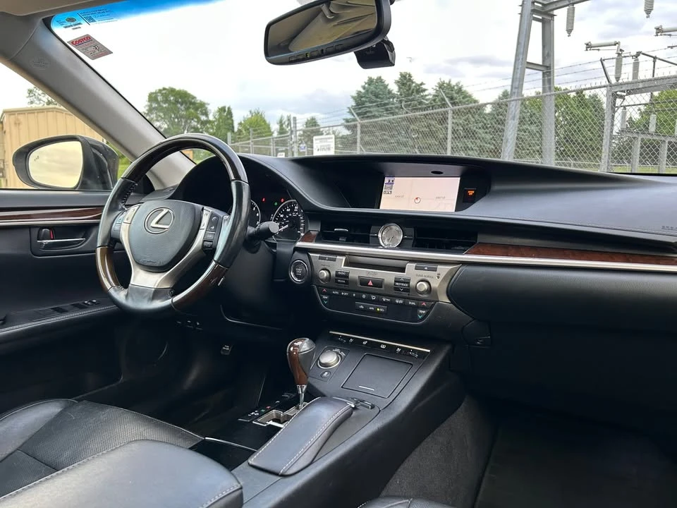 2014 Lexus ES 6th Gen - Image 13 of 20