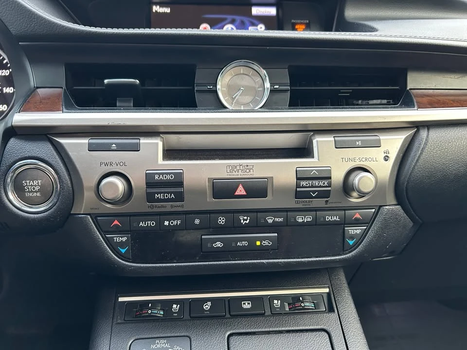 2014 Lexus ES 6th Gen - Image 17 of 20