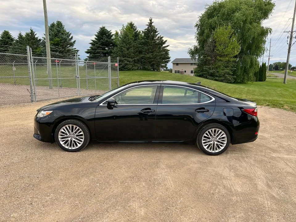 2014 Lexus ES 6th Gen - Image 2 of 20