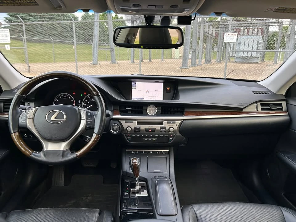 2014 Lexus ES 6th Gen - Image 11 of 20