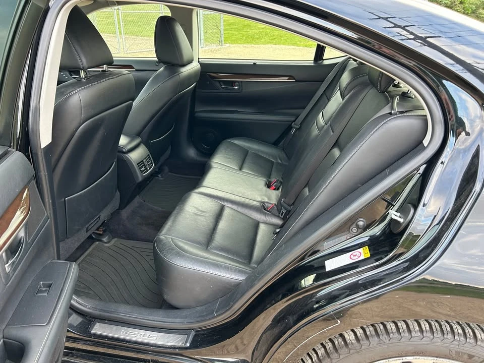 2014 Lexus ES 6th Gen - Image 10 of 20