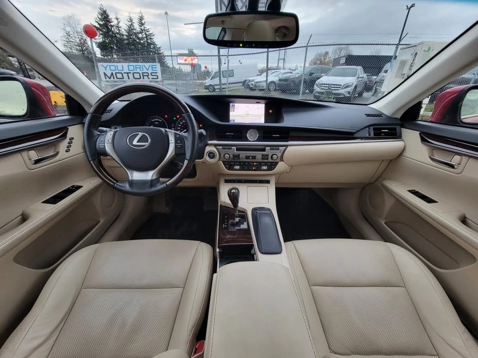 2014 Lexus ES 6th Gen - Image 9 of 17