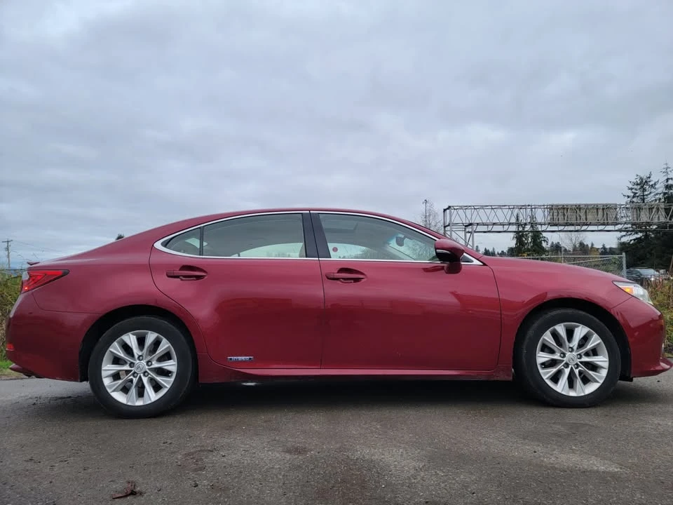 2014 Lexus ES 6th Gen - Image 4 of 17