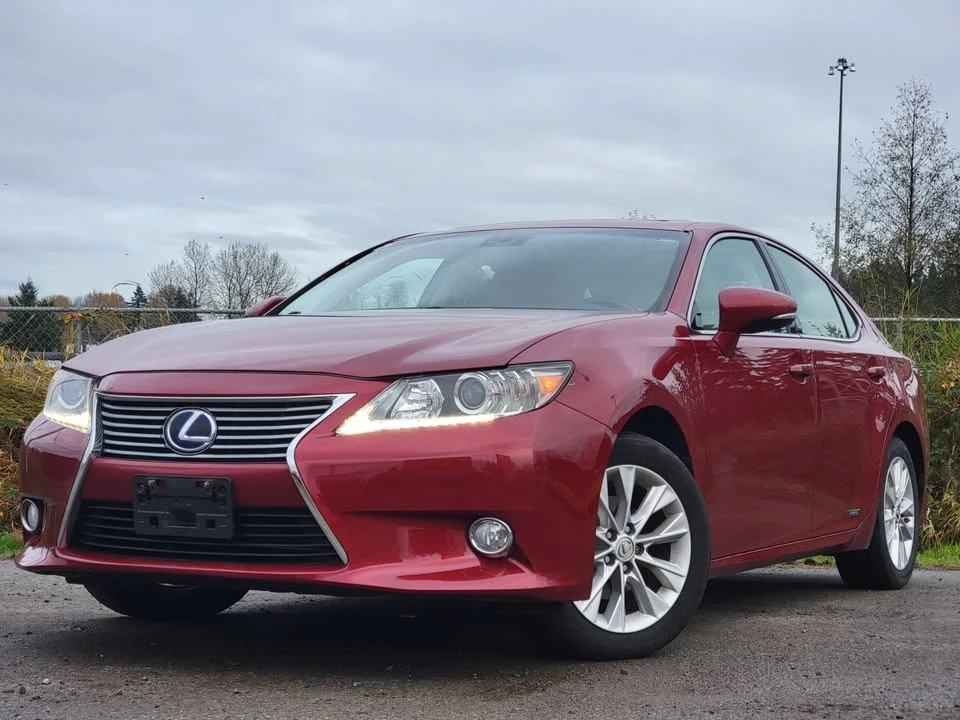 2014 Lexus ES 6th Gen - Image 3 of 17