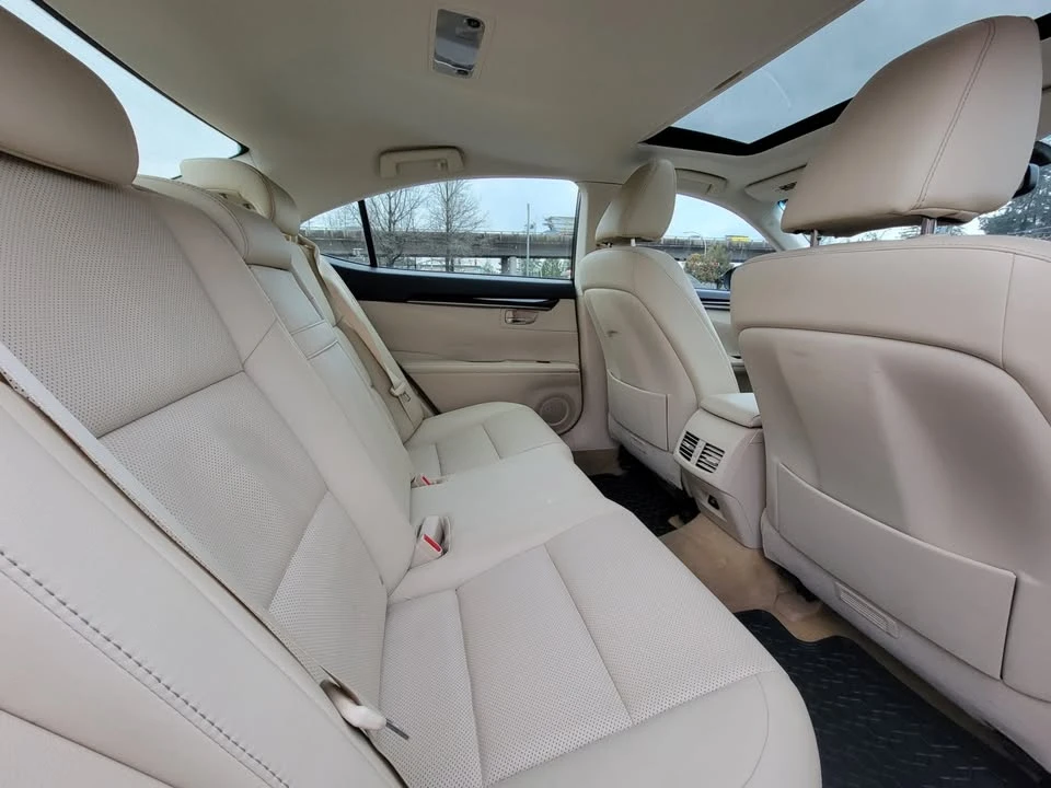 2014 Lexus ES 6th Gen - Image 13 of 17