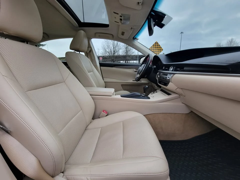 2014 Lexus ES 6th Gen - Image 14 of 17