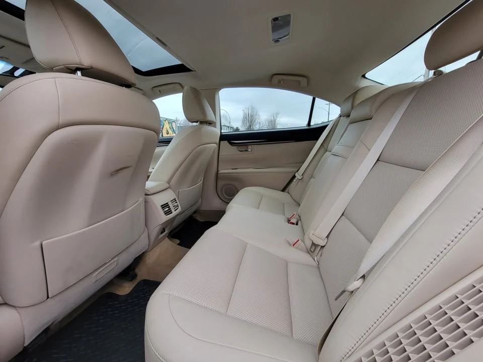2014 Lexus ES 6th Gen - Image 12 of 17