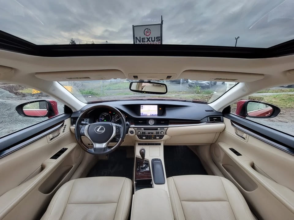 2014 Lexus ES 6th Gen - Image 10 of 17