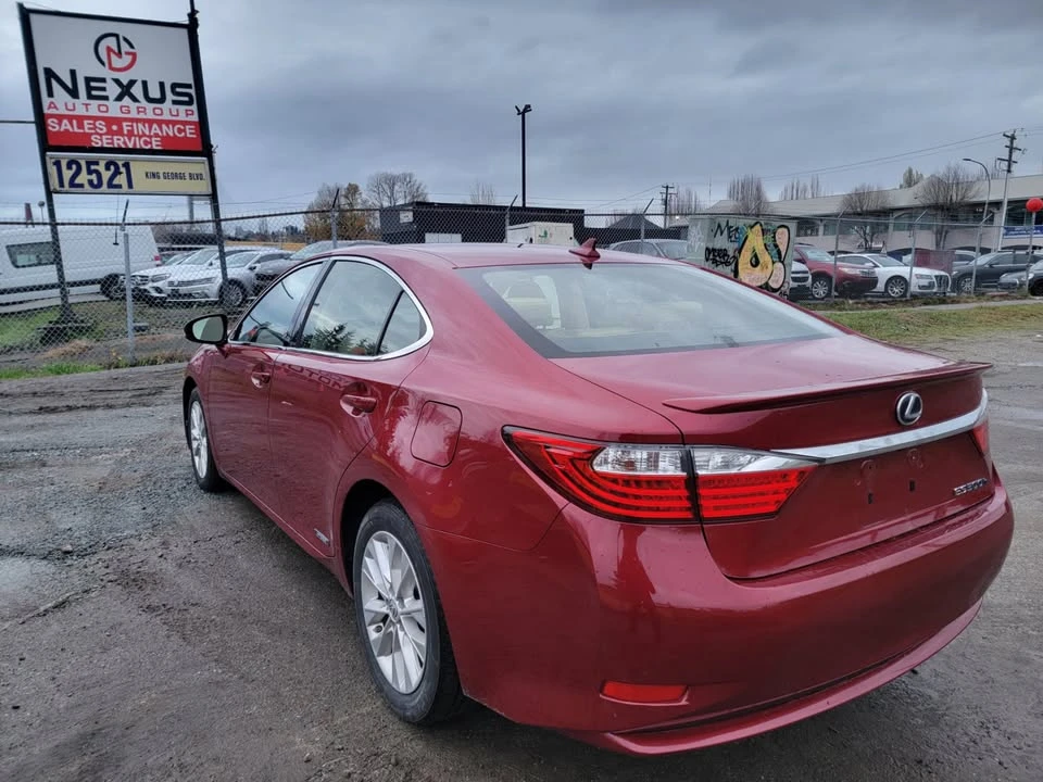2014 Lexus ES 6th Gen - Image 6 of 17