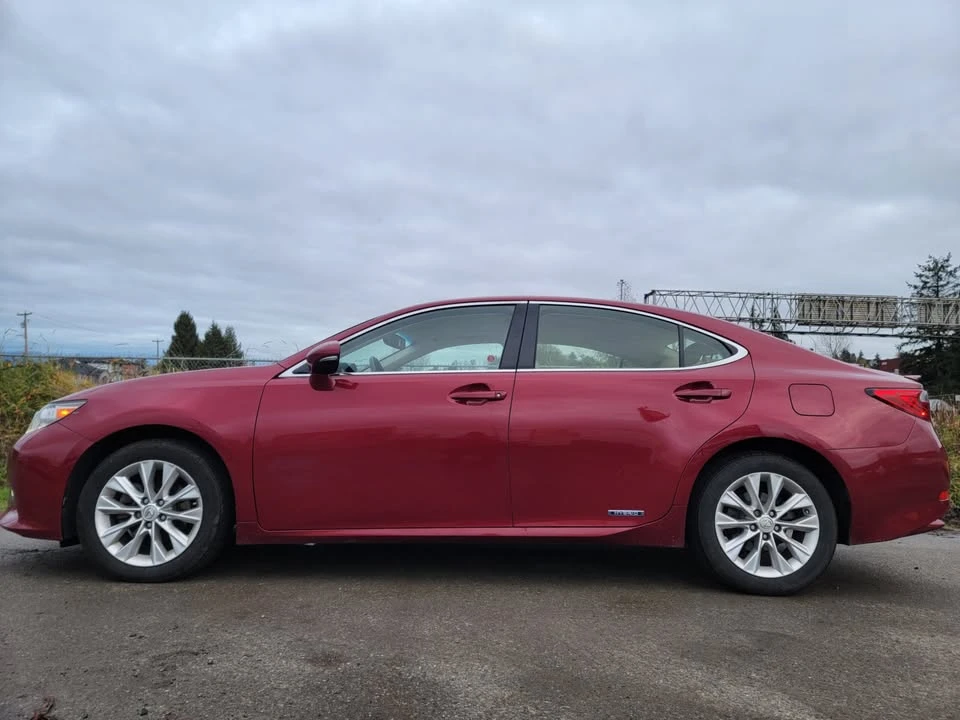 2014 Lexus ES 6th Gen - Image 5 of 17
