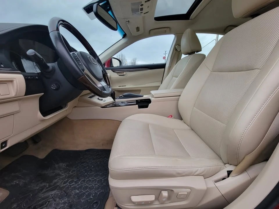 2014 Lexus ES 6th Gen - Image 11 of 17