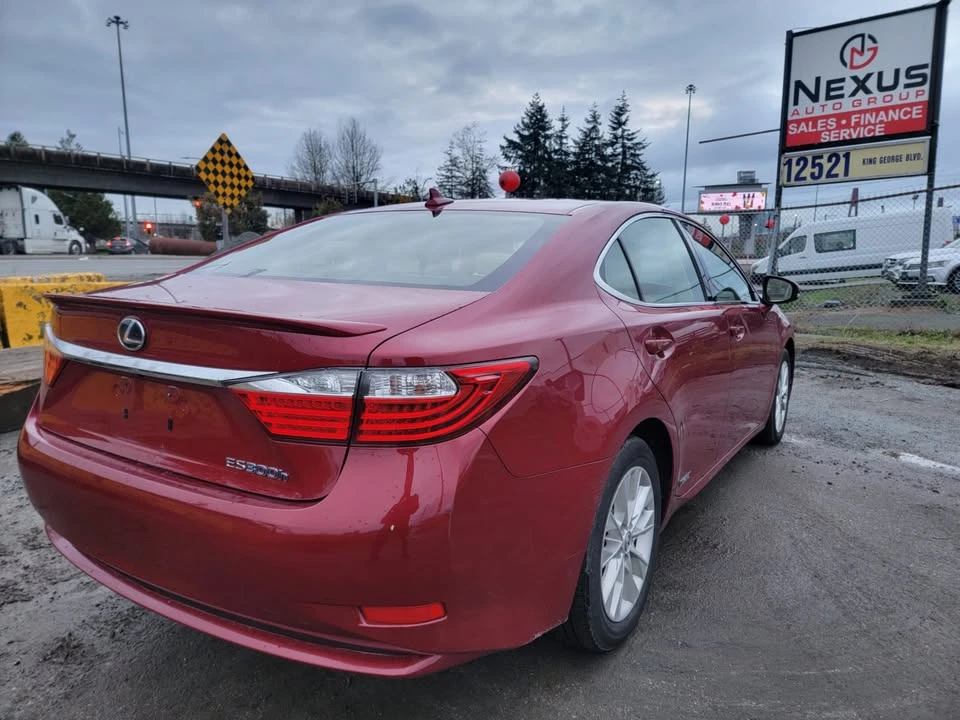 2014 Lexus ES 6th Gen - Image 8 of 17