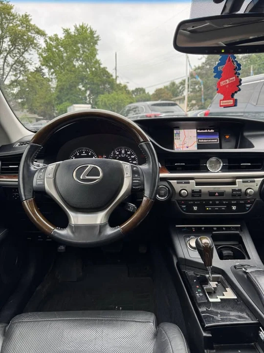 2014 Lexus ES 6th Gen - Image 14 of 20